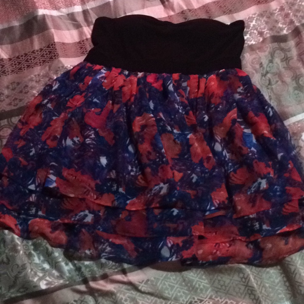 Strapless summer dress with colorful bottom